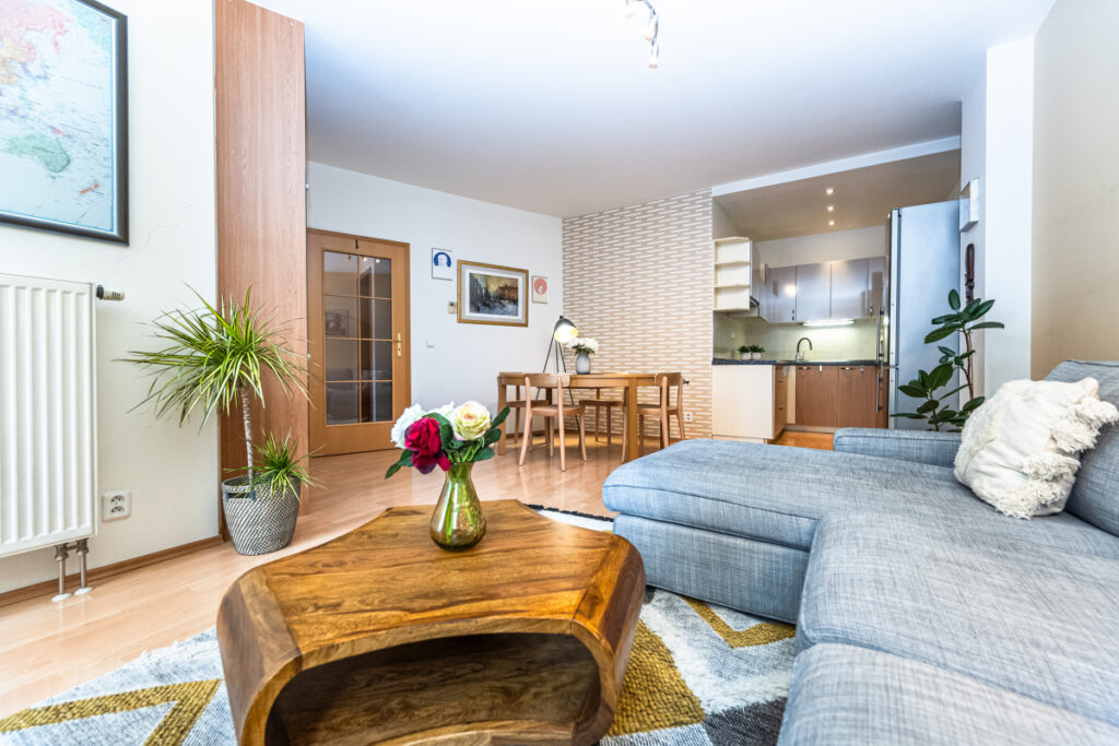 Byt 3+kk/b, garážové stání