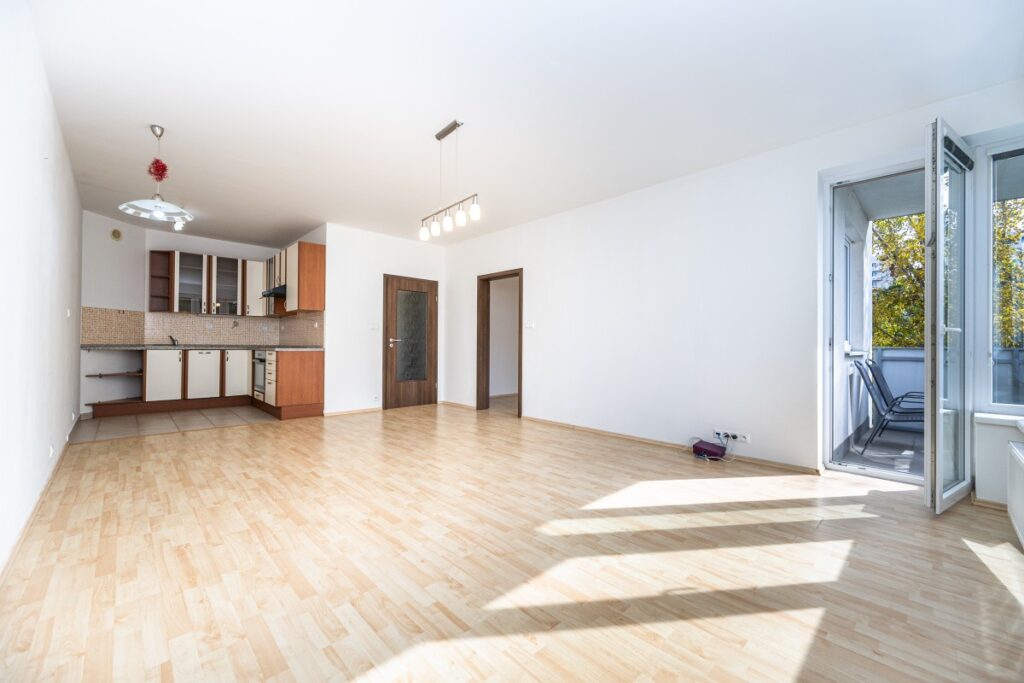 Byt 2+kk s balkonem, park. stání