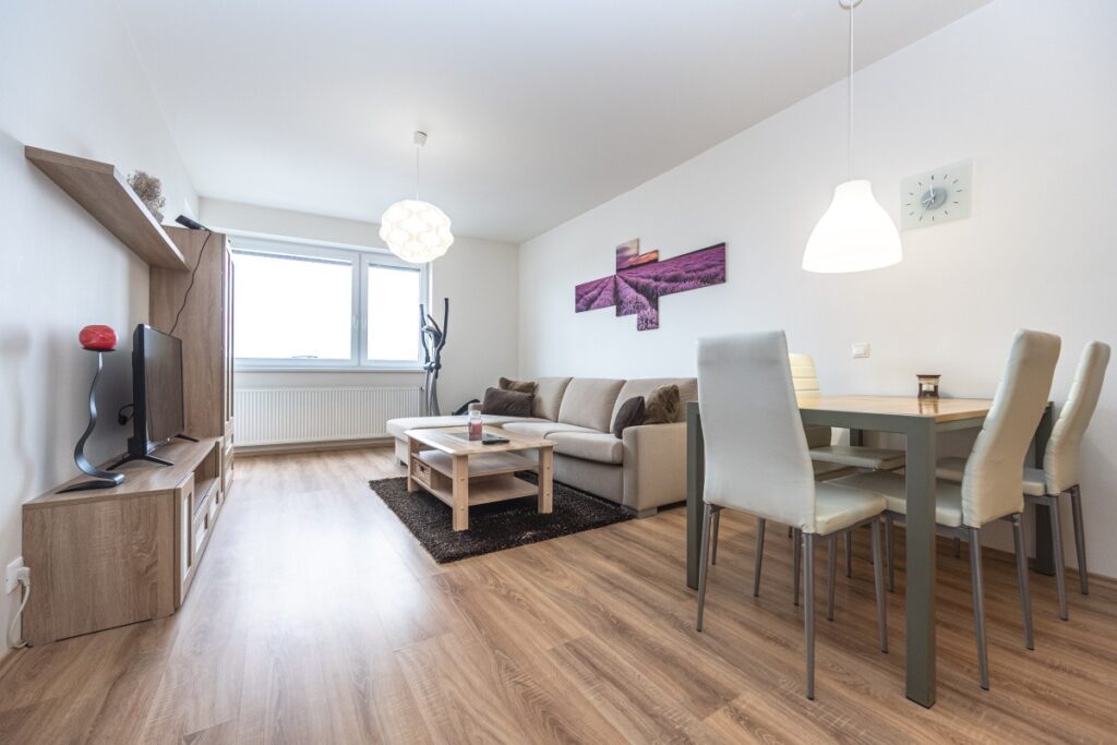 Pronájem zařízeného bytu 2+kk/L