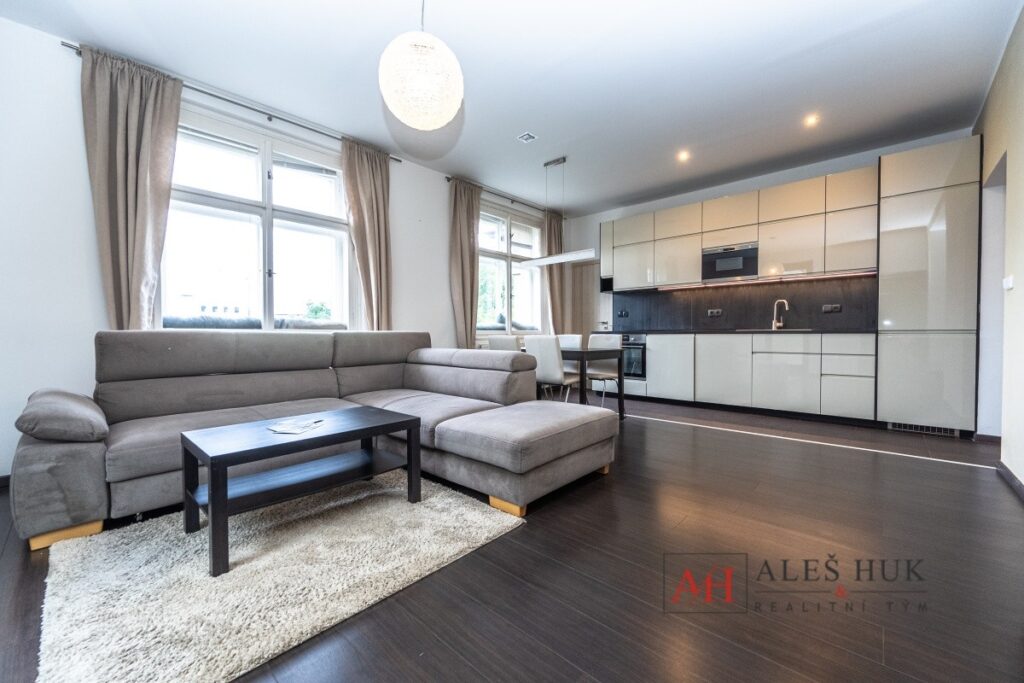 Pronájem zařízeného bytu 2+kk