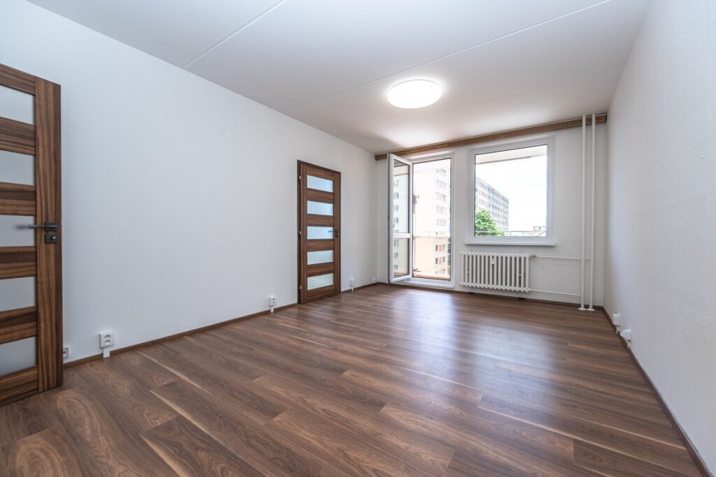 Pronájem rekonstruovaného bytu 1+1/B