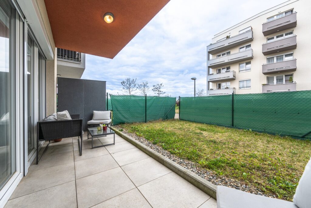 Prodej bytu 1+kk s terasou a zahradou