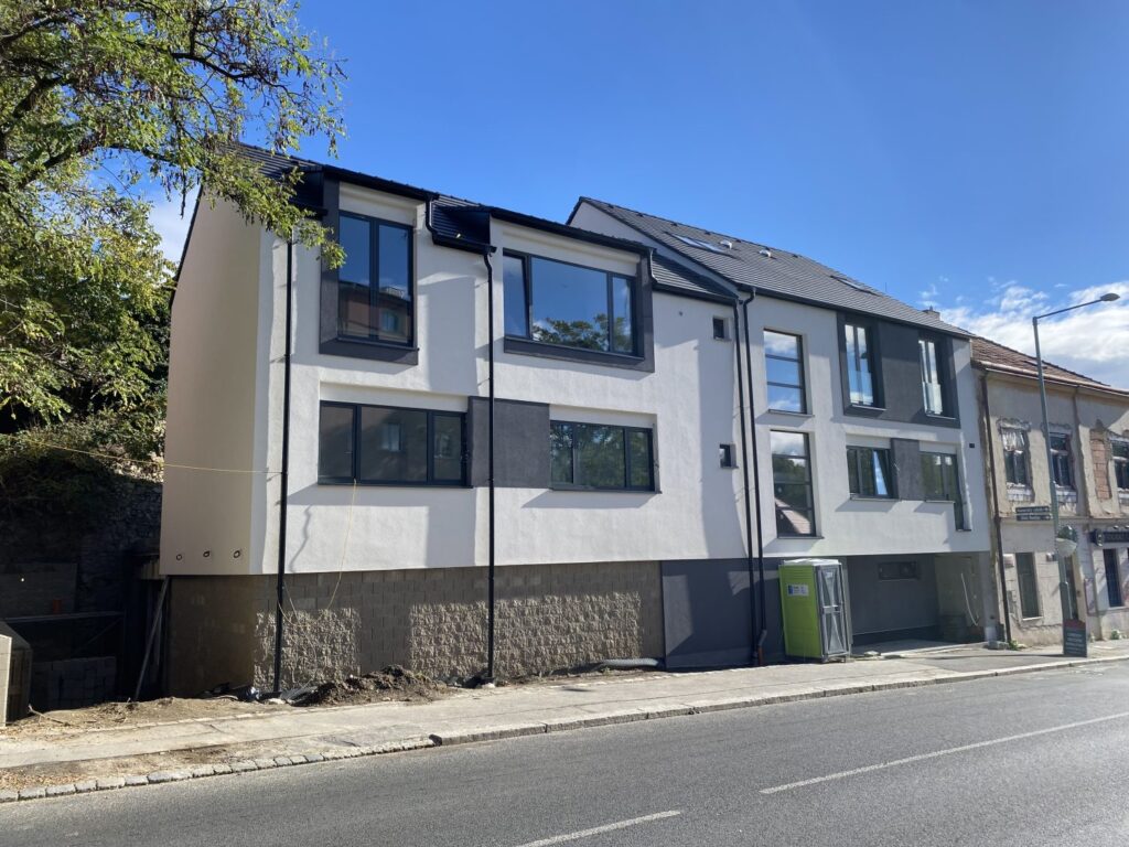 Prodej mezonetového bytu 4+kk, v blízkosti Hamerského rybníka