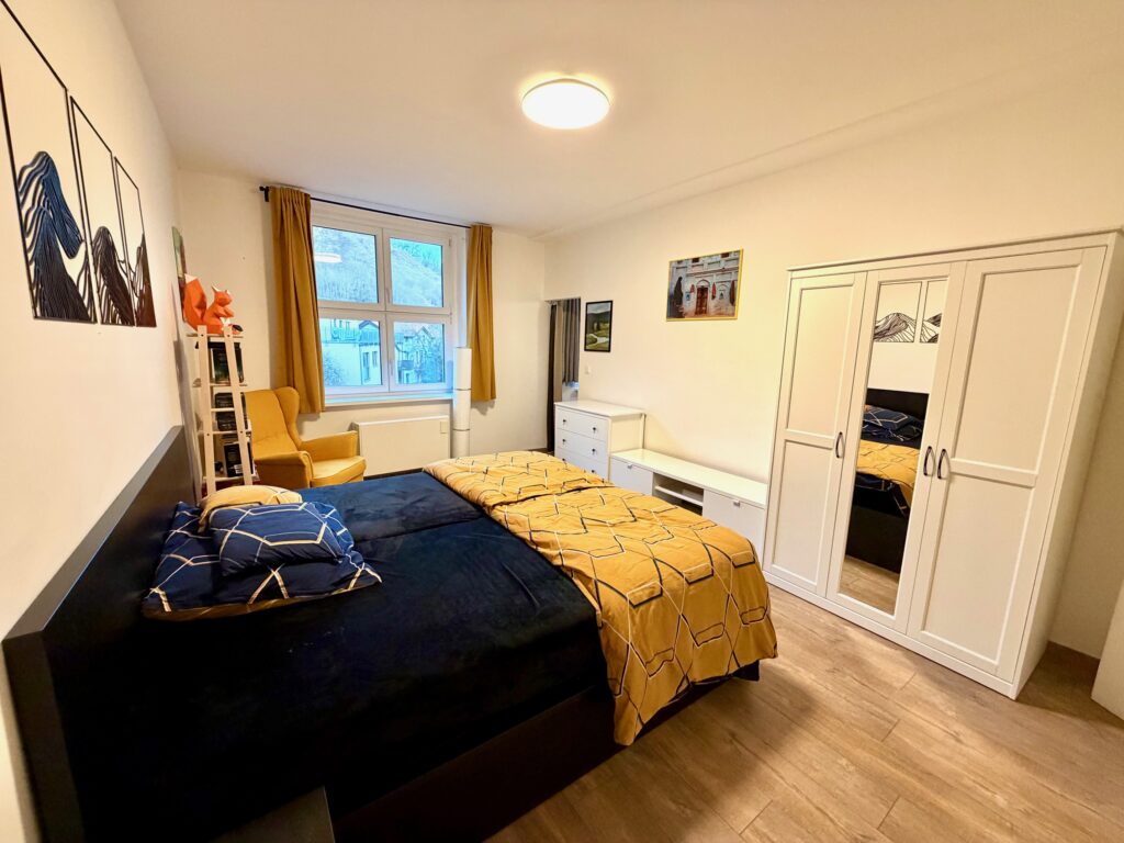 Prodnájem část. zařízeného bytu v Braníku